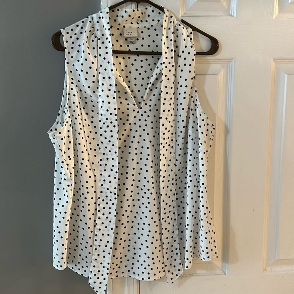 Sleeveless polka-dot top